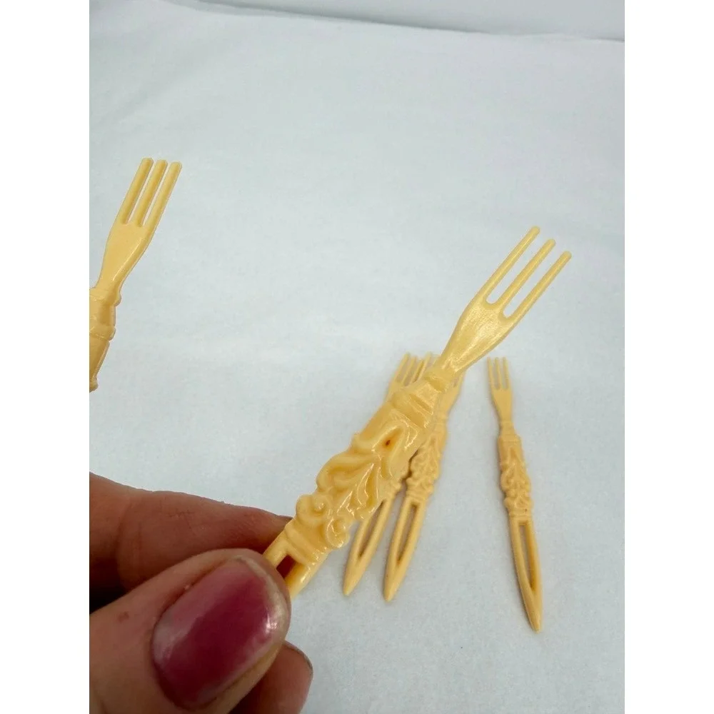Cocktail Picks Vintage Plastic Ornate Cream Party Appetizer Bento Retro 11pc